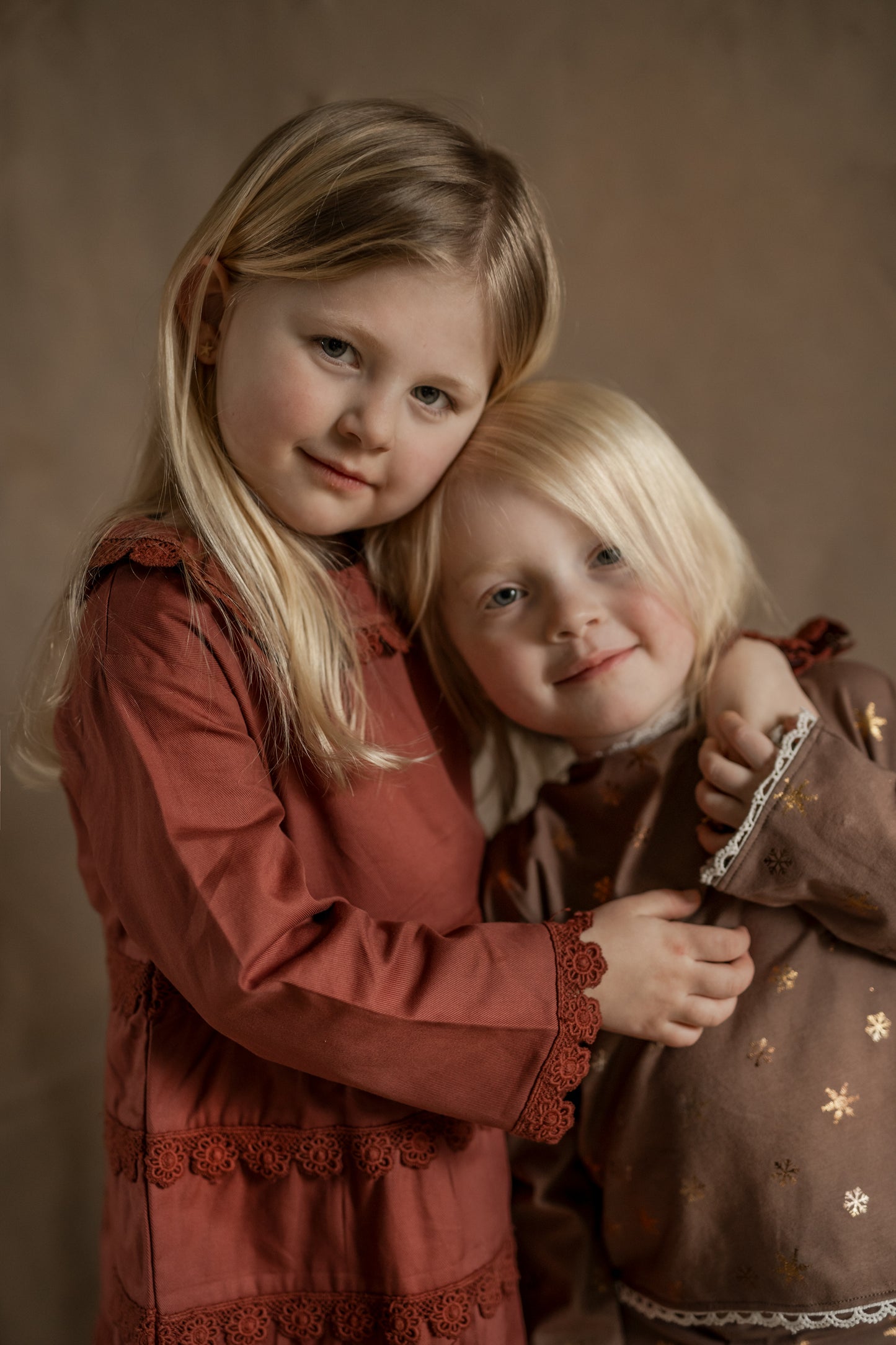 Hanevild Sara bluse, sneprint i guld Blouses
