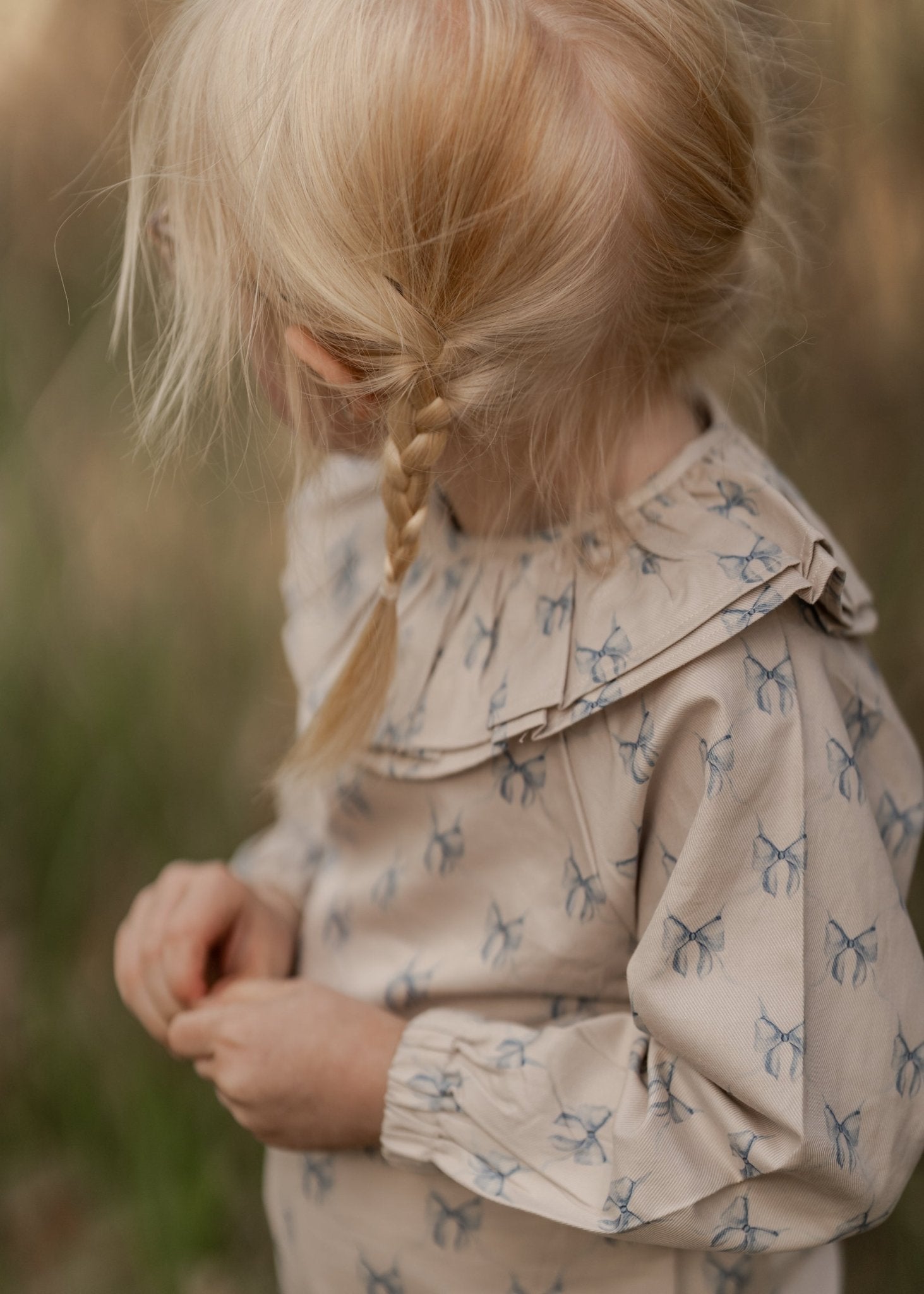Bluse med sløjfer - piger - Summer sand - Hanevild