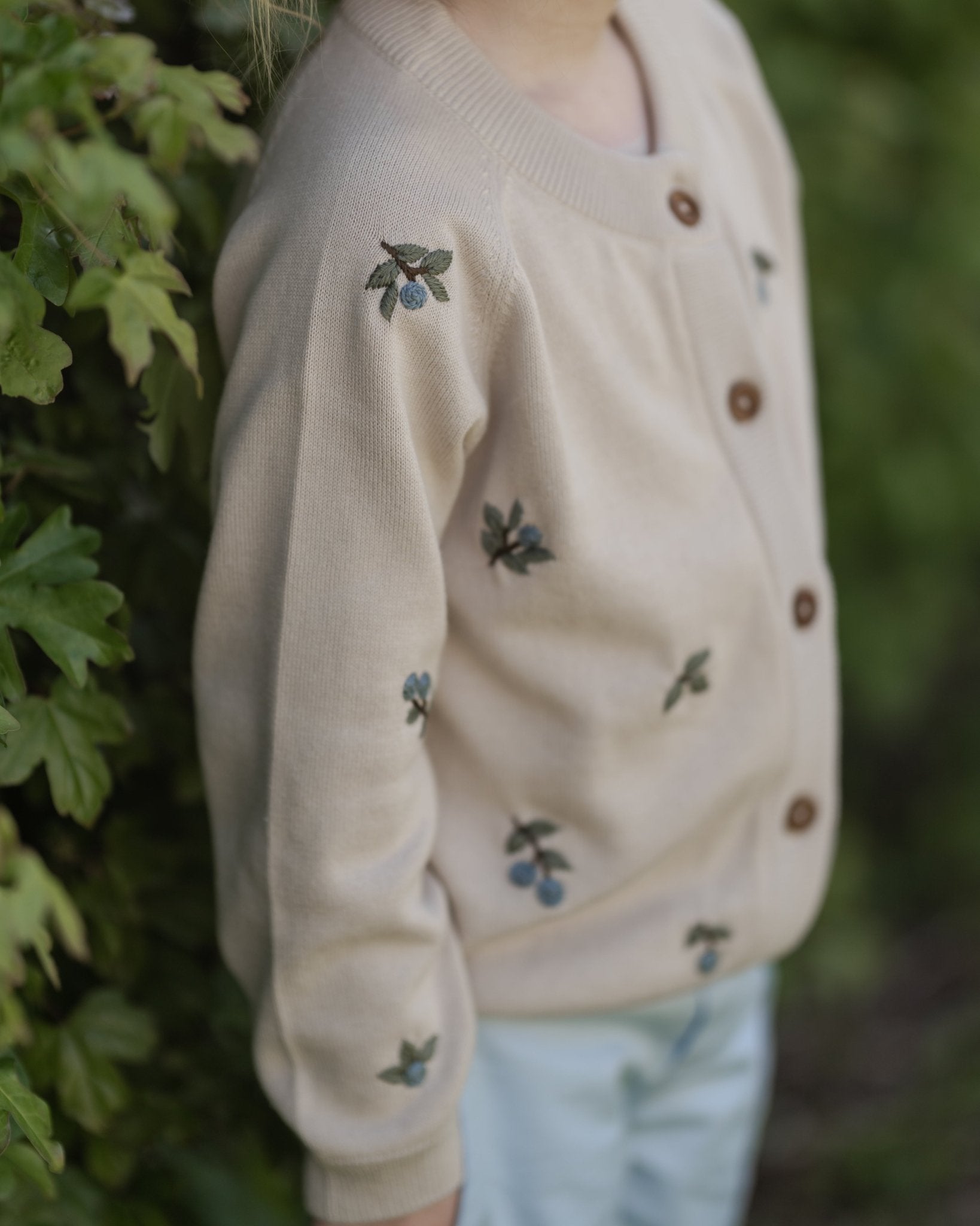 Cardigan med blåbær - Summer sand - Hanevild