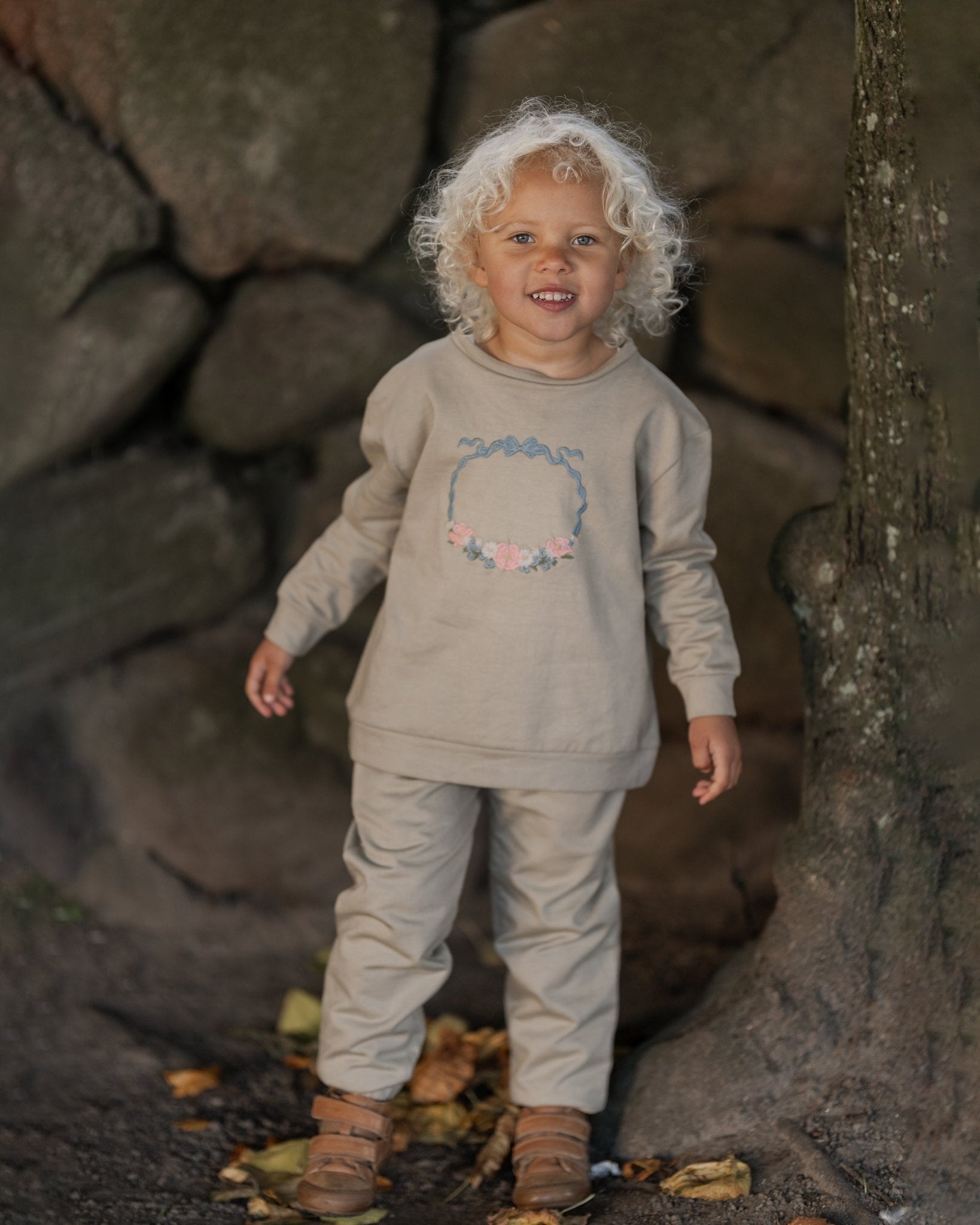 Hanevild Flower sweatshirt Blouses Crockery