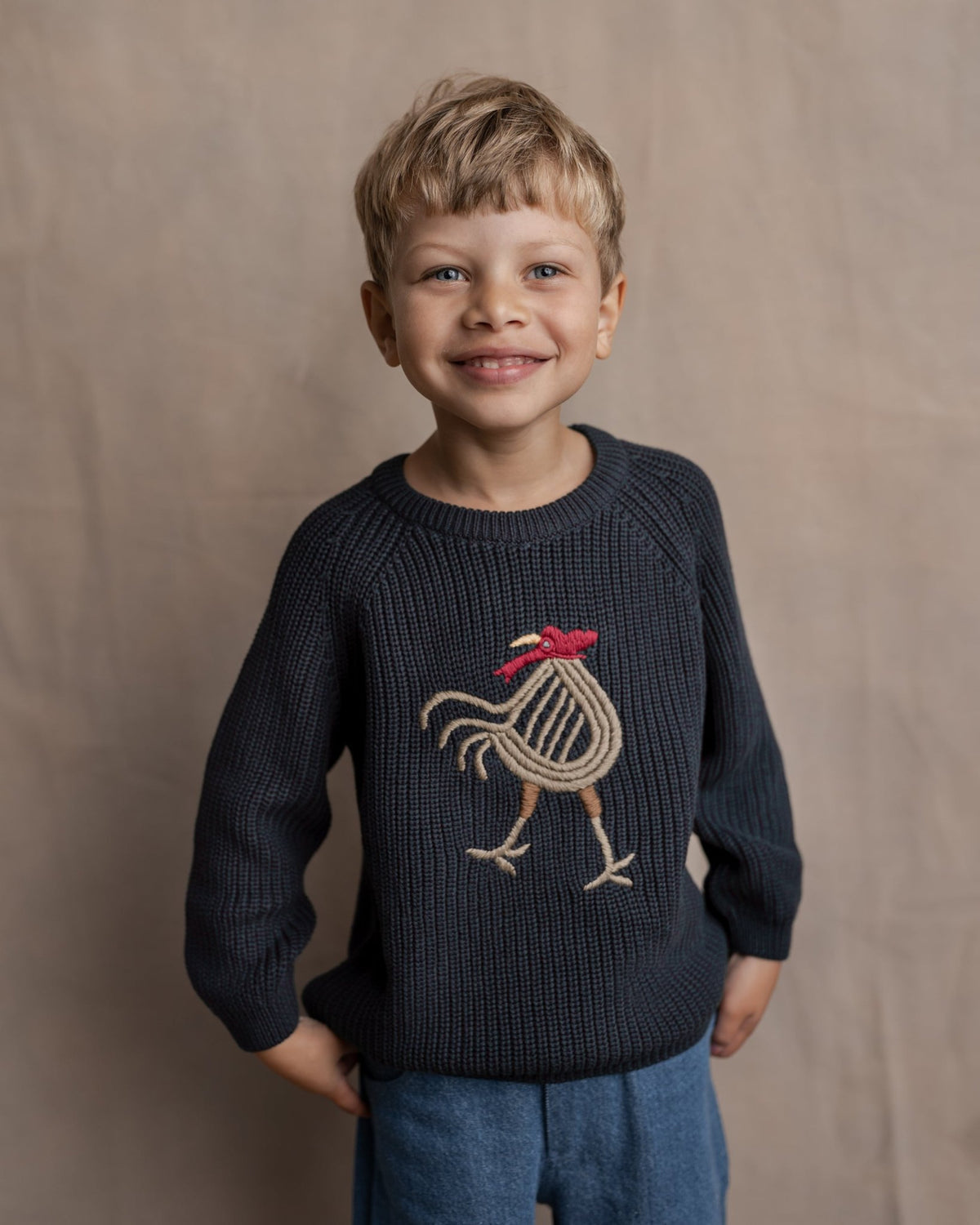 Hanevild sweater med hane – økologisk bomuld - Hanevild