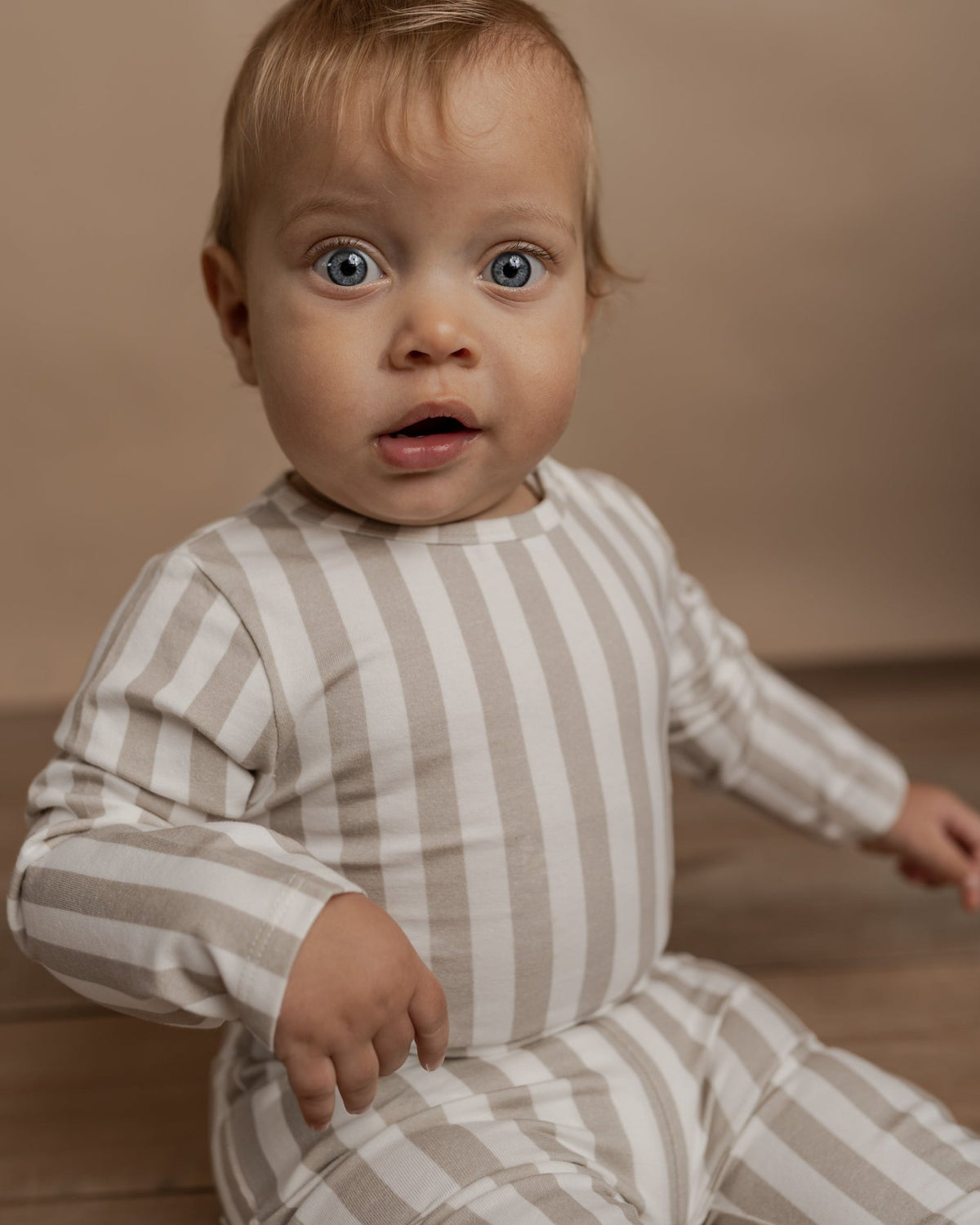 Stribet leggings til baby - Summer sand - Hanevild